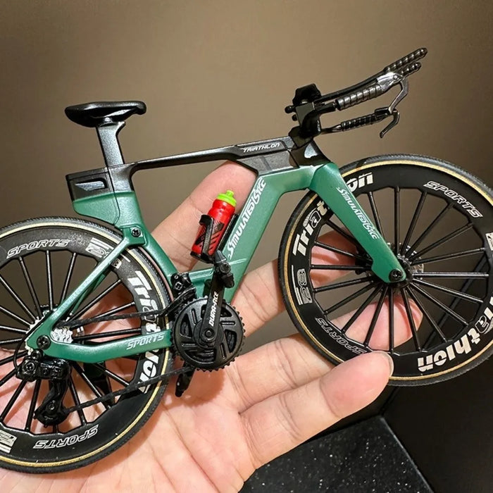 1:8 Alloy Road Bike Toy – Colorful Collectible with Water Bottle