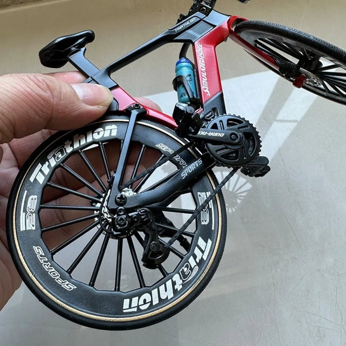 1:8 Alloy Road Bike Toy – Colorful Collectible with Water Bottle