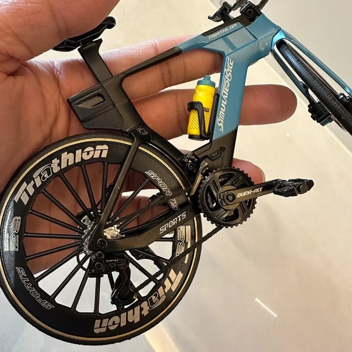 1:8 Alloy Road Bike Toy – Colorful Collectible with Water Bottle